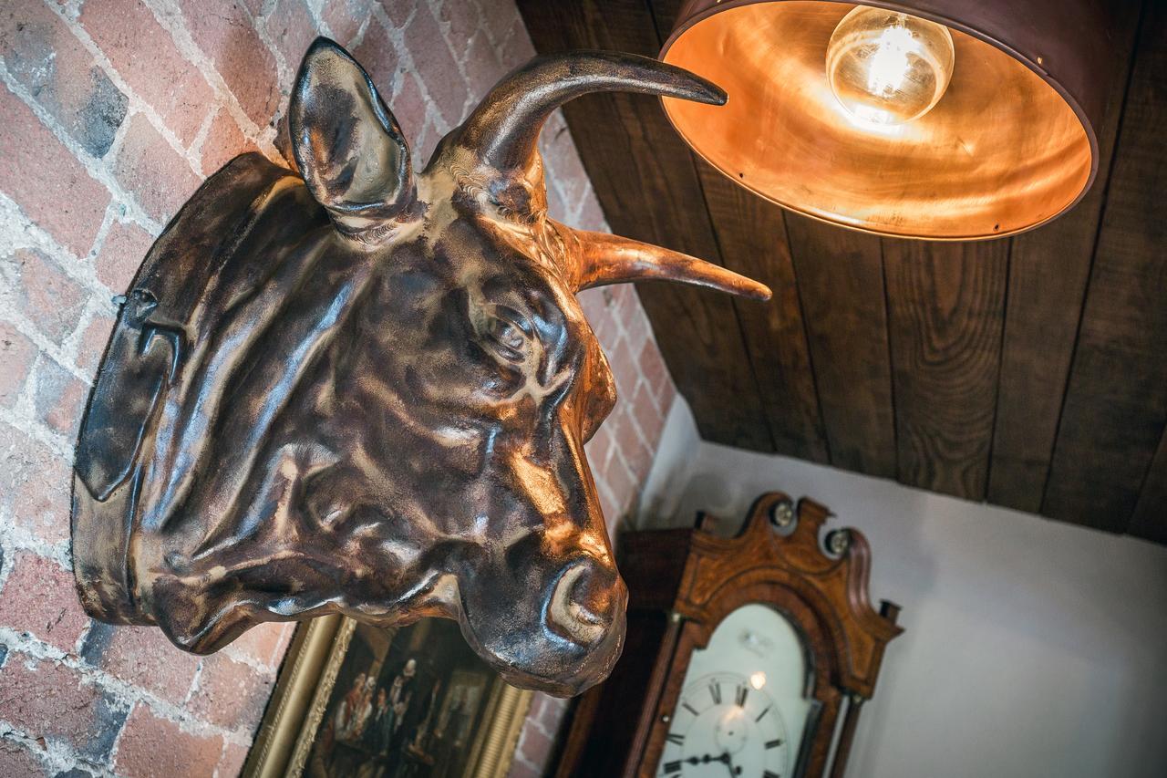 ホテル The Cow Dalbury Dalbury Lees エクステリア 写真