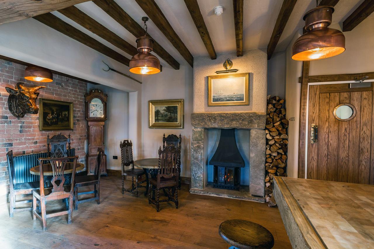 ホテル The Cow Dalbury Dalbury Lees エクステリア 写真
